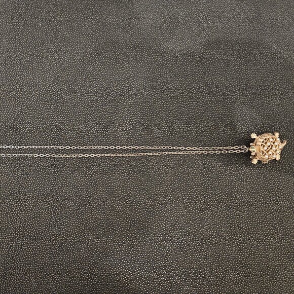 TURTLE PENDANT WITH PEARLS & GREEN STONE EYES, ENDURA ROMAN NUMERAL WATCH & PIN - Picture 4 of 16